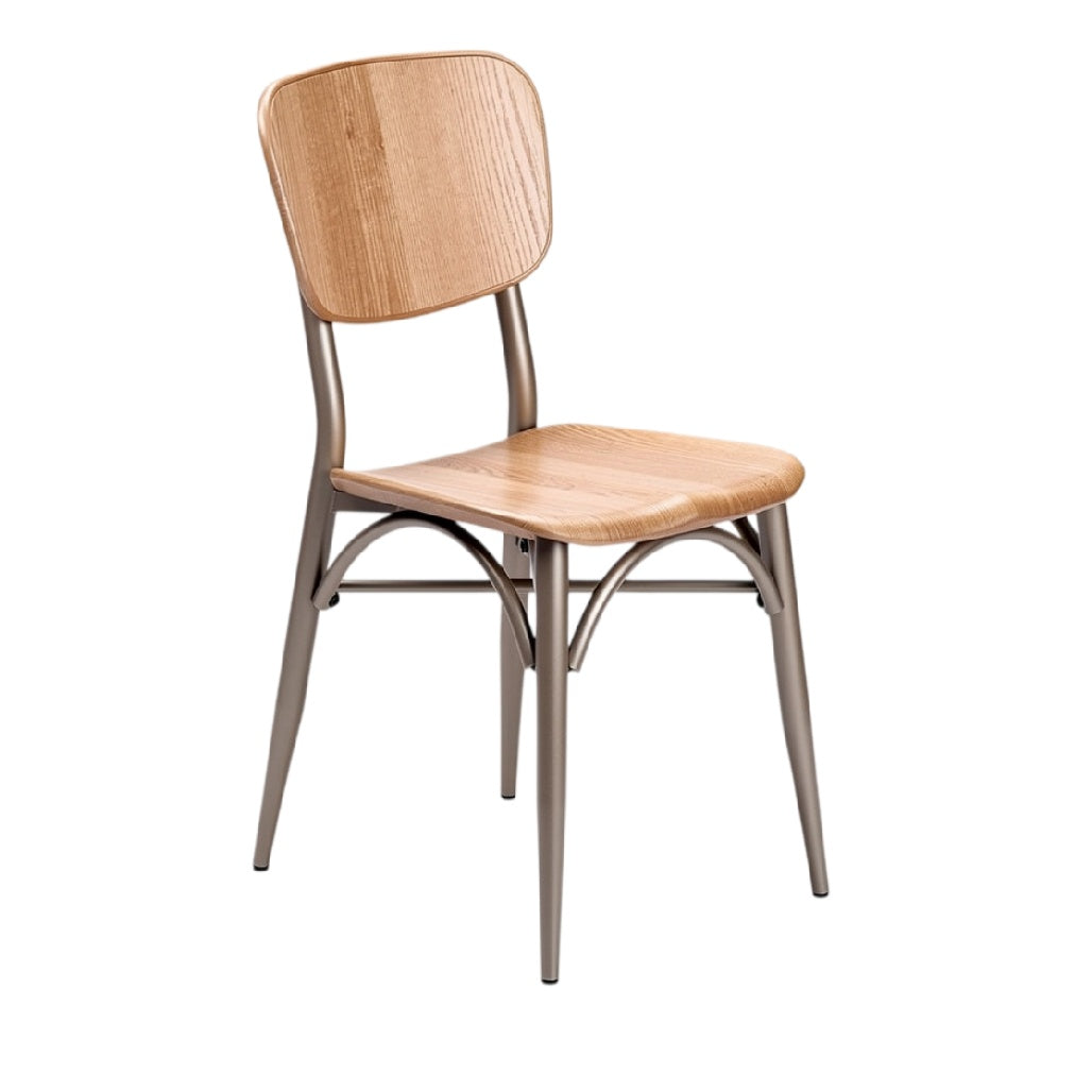**Chaise en bois et métal : design minimaliste et durable**
