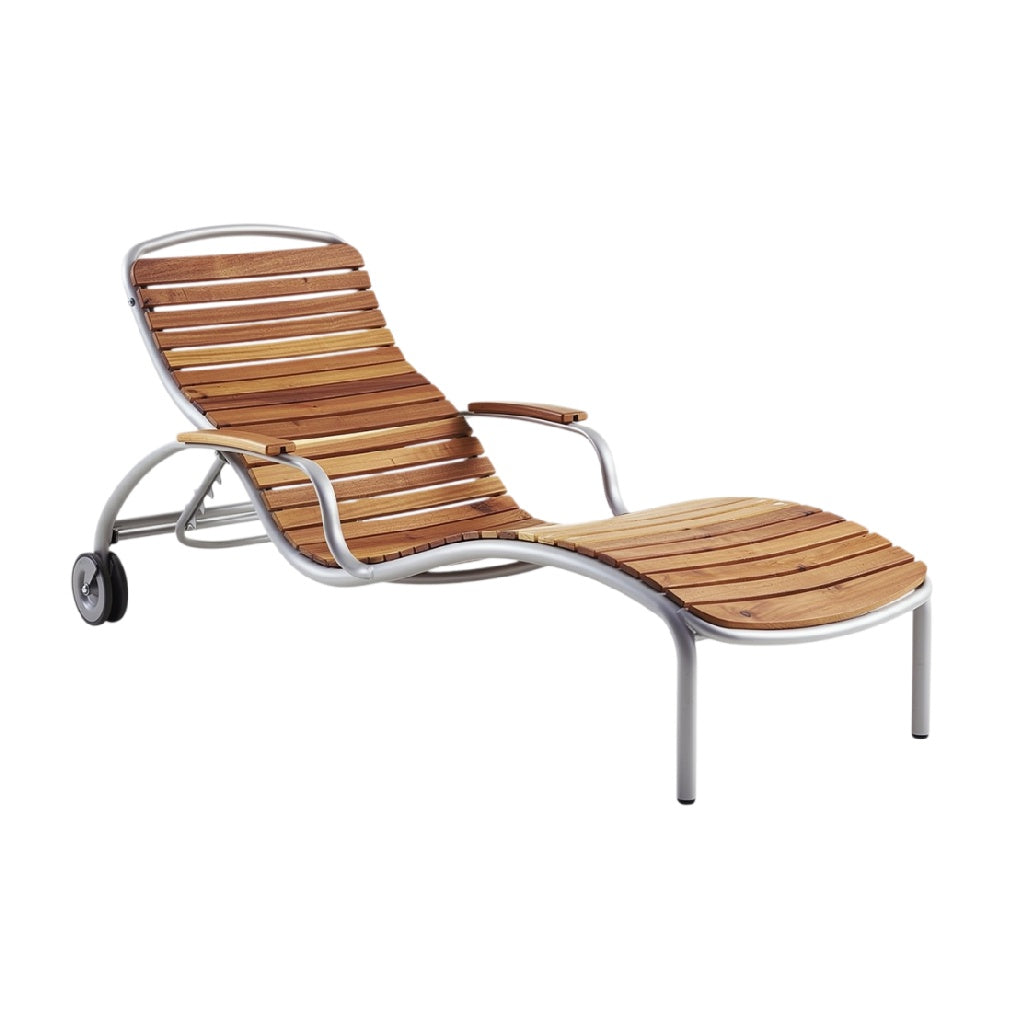 **Chaise longue en bois et métal avec roulettes**